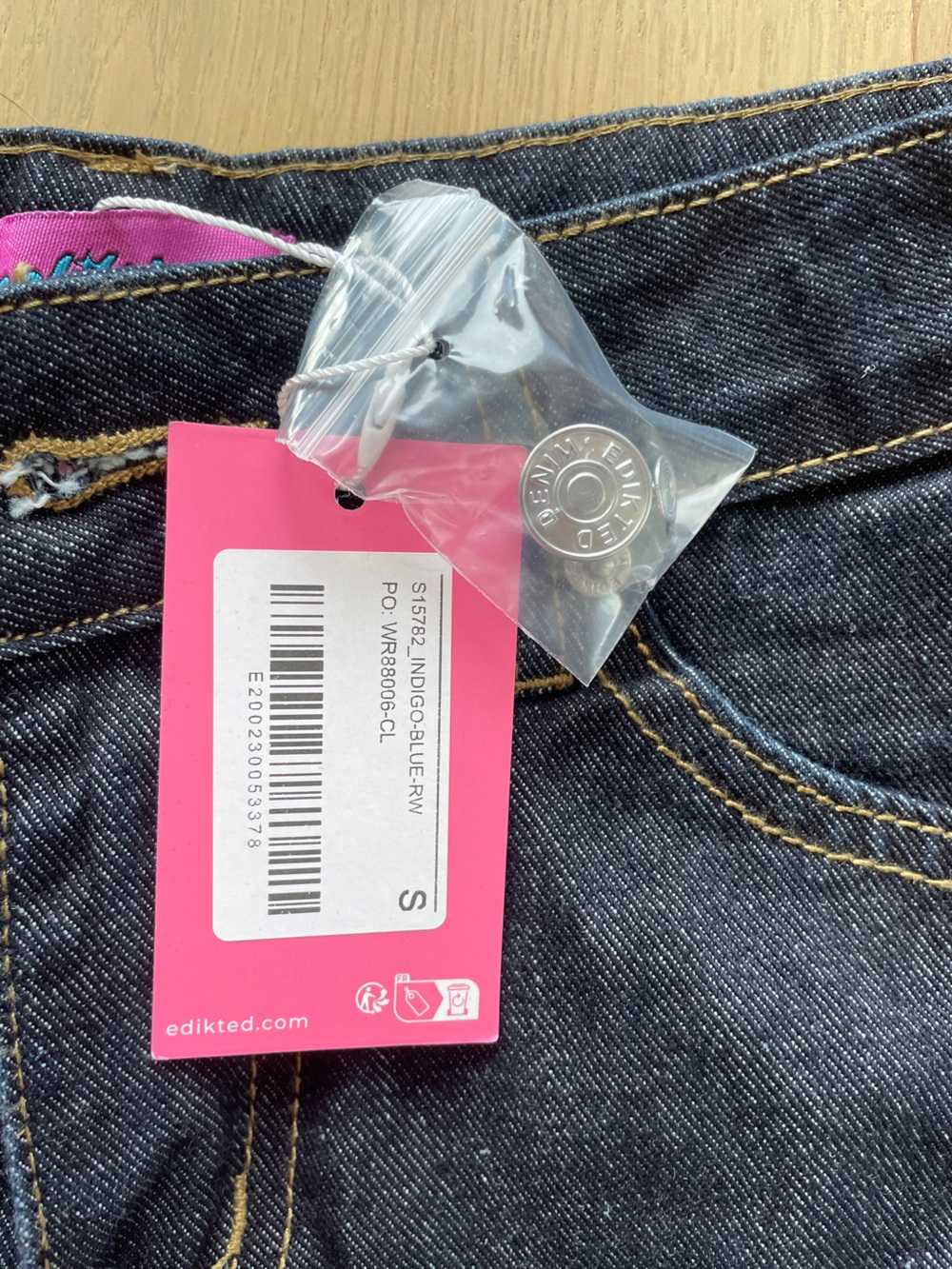 Edikted Raelynn Washed Low Rise Baggy Jeans - Picture 4 of 6